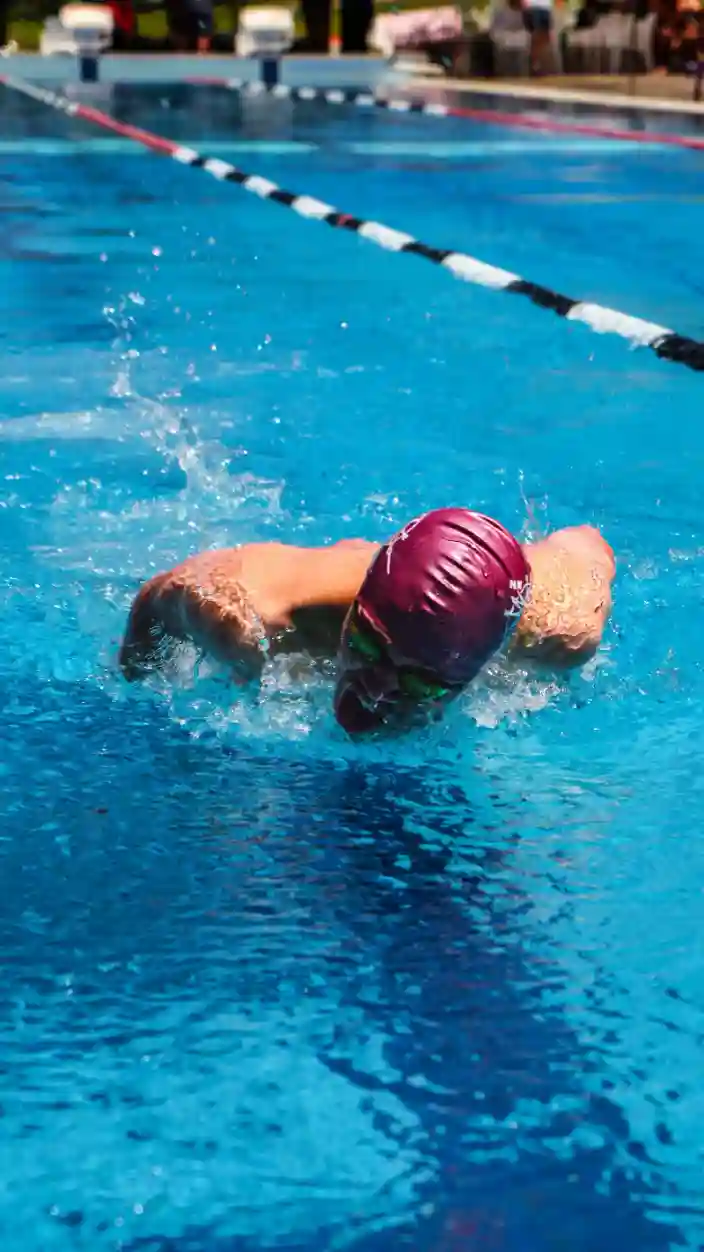 Natación en piscina de comunidad en Méndez Álvaro